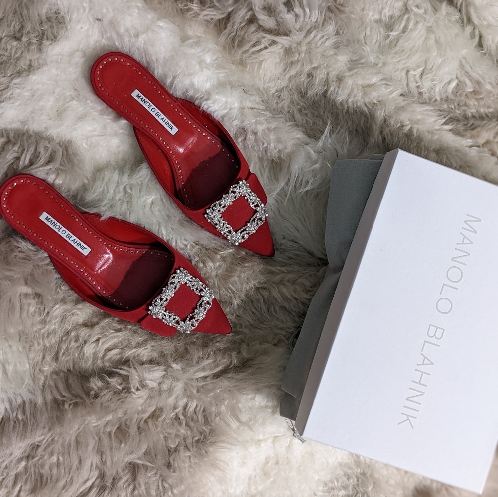 Manolo blahnik hangisi mules